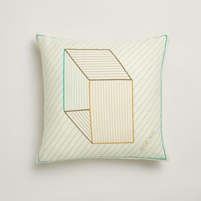 103732M 01_back_wm_4?size=3000